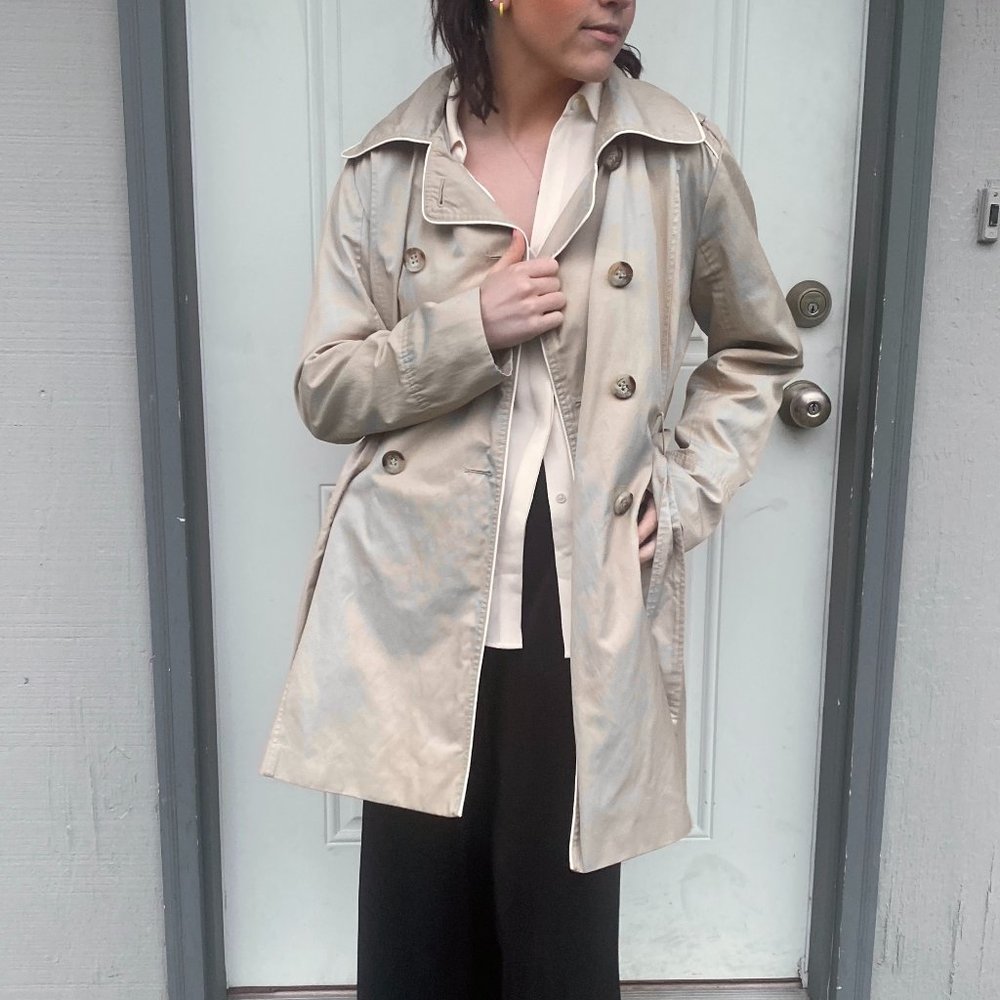 Guess Tan Trench Coat / Size: L / Color: Tan / Womens